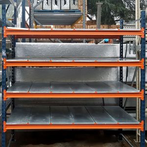 Scaffale con ripiano
