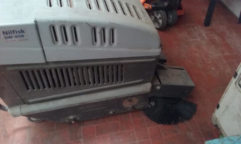 pulisci pavimenti industriale usata